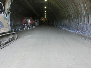 トンネル入り口.jpg